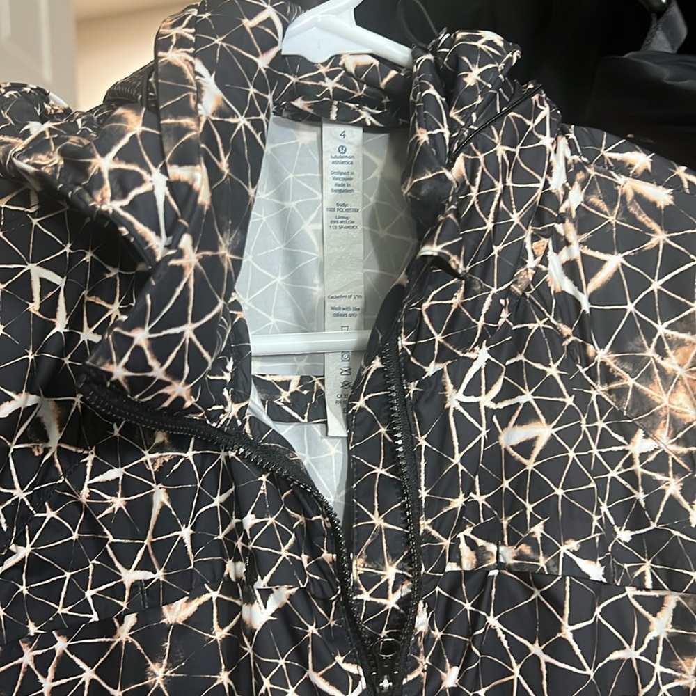 Geometric Black and White rain Jacket 4 - Picture 5 of 8
